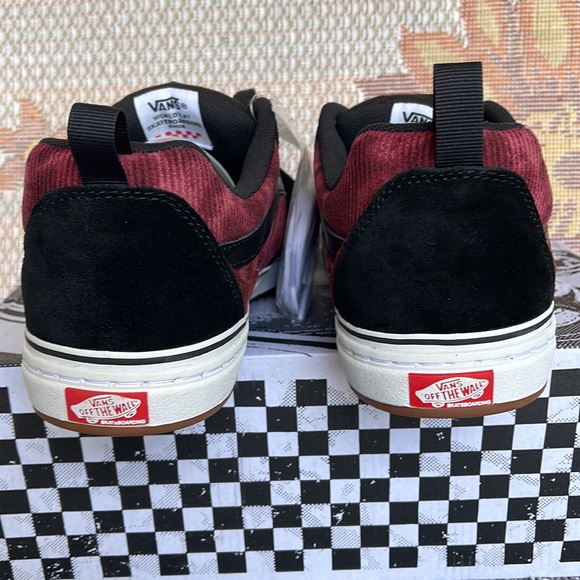 Vans Men’s Kyle Walker
Corduroy Tie-Dye/Black/White
VN0A5JIEX4C
Sneakers - Picture 14 of 16